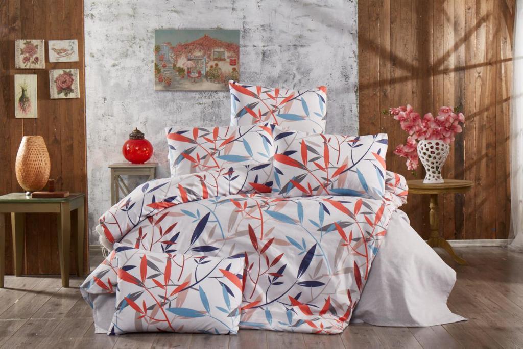 Bed linen set with red and blue leaf patterns