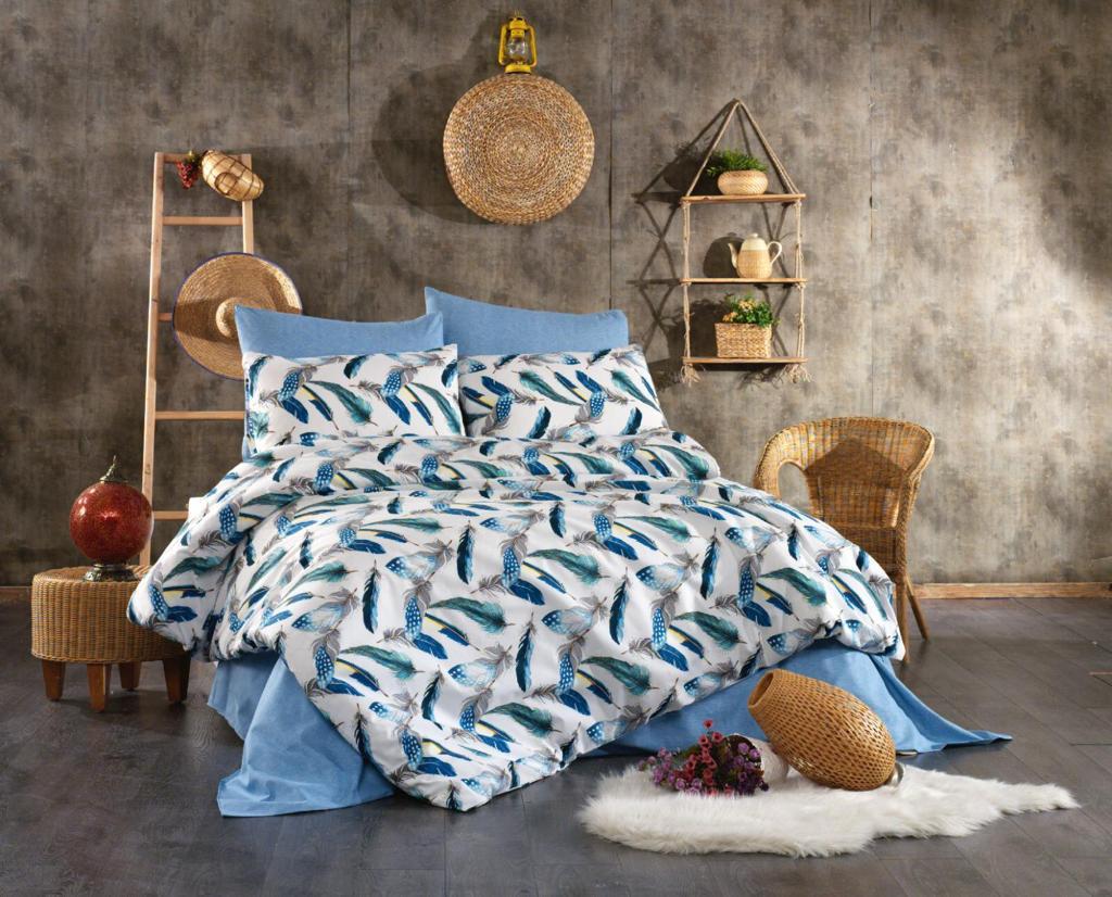 Bed linen set with blue and turquoise feather patterns
