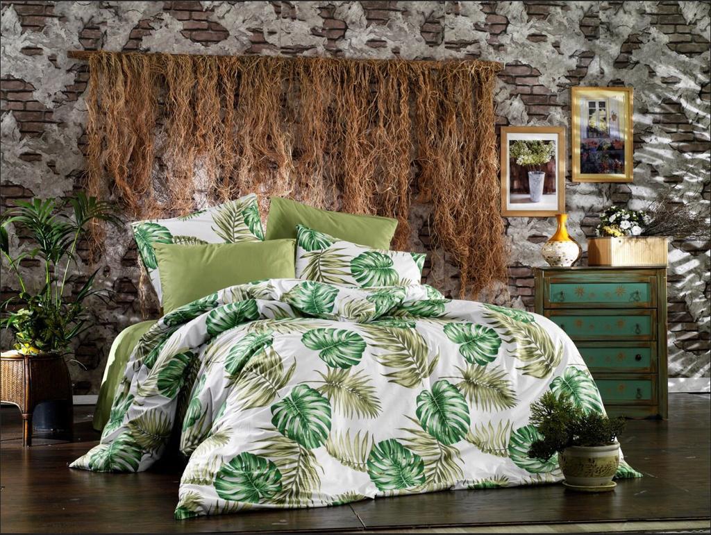 Bed linen set with green tropical leaf patterns