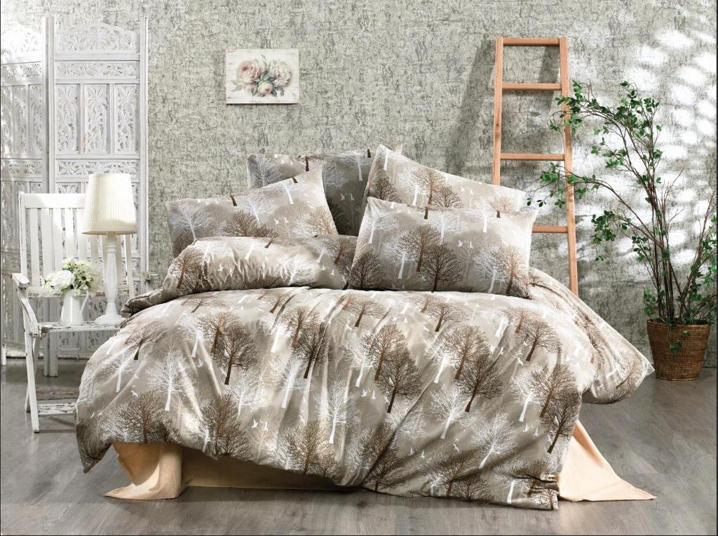 Brown and white tree-patterned bed linen set